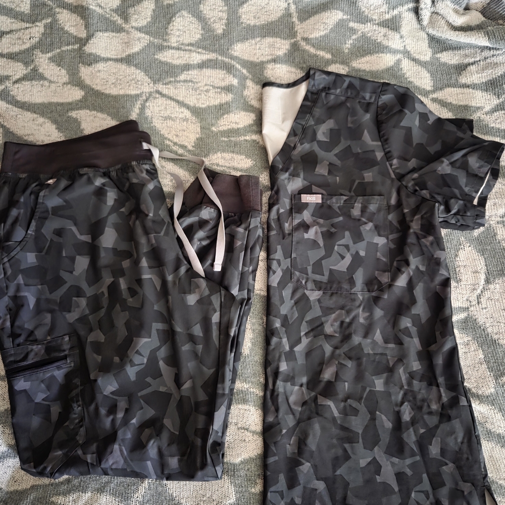 Figs Camouflage Scrub Set - Black and Gray